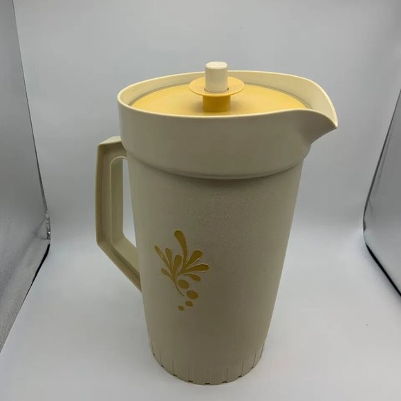 Vintage 1970s Tupperware Almond Harvest 1 Quart Retro Beverage Pitcher - Picture 6 of 16